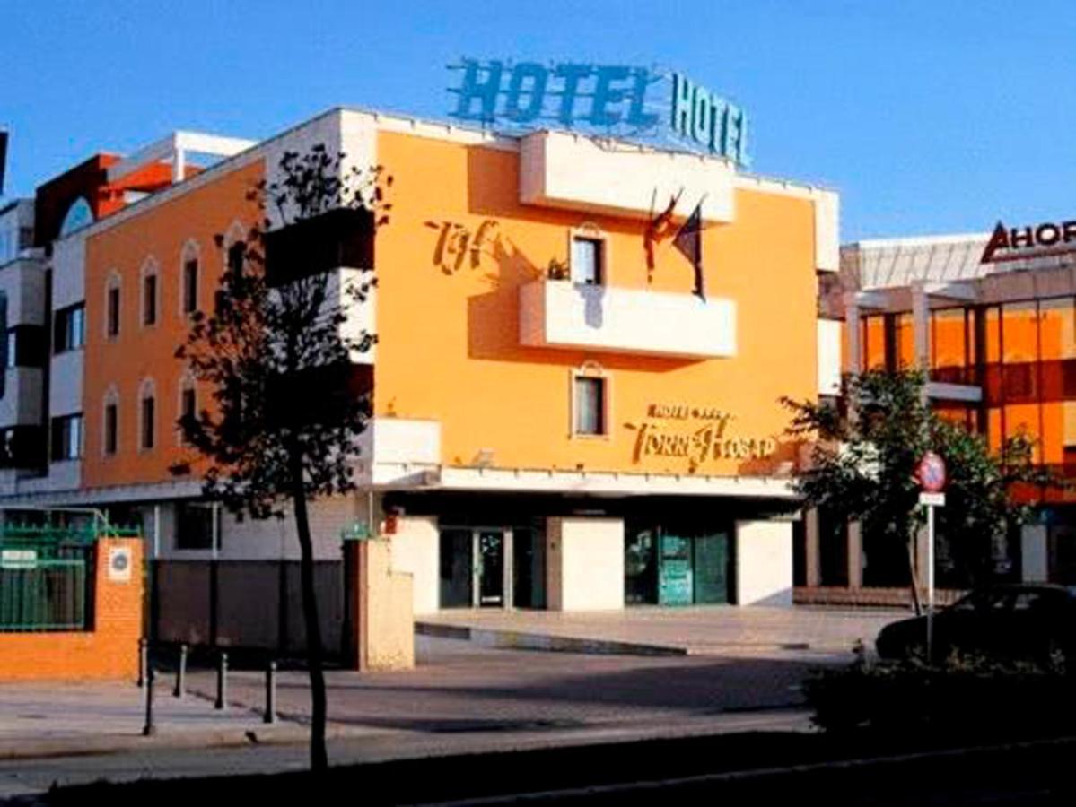 Aeropuerto Madrid Torre Hogar Premium Hotel ตอร์เรคอน เด อาร์ดอซ ภายนอก รูปภาพ