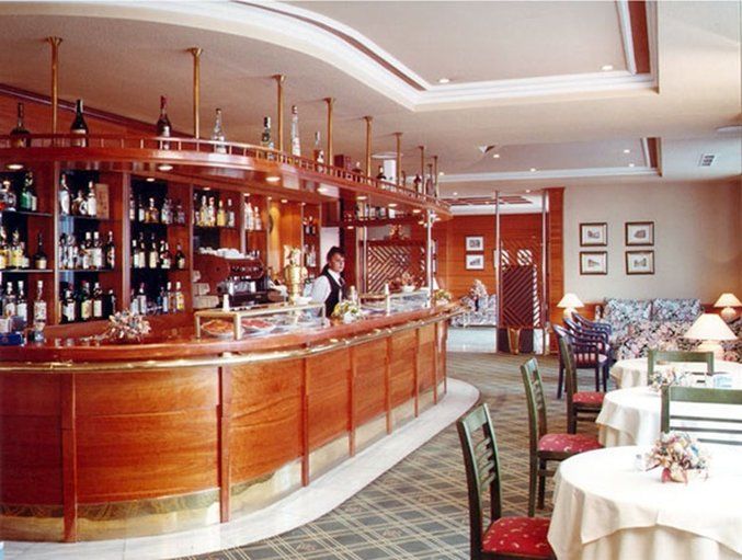 Aeropuerto Madrid Torre Hogar Premium Hotel ตอร์เรคอน เด อาร์ดอซ ร้านอาหาร รูปภาพ